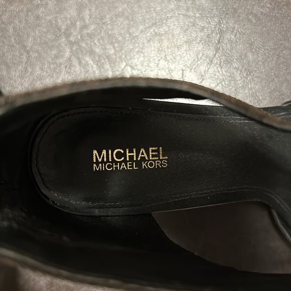 Size 9M Michael Kors gold wedge heels - Picture 4 of 5
